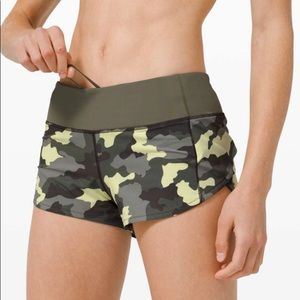 Size 2 SPEED UP SHORT *2.5"
Heritage 365 Camo Crispin Green Multi/Medium